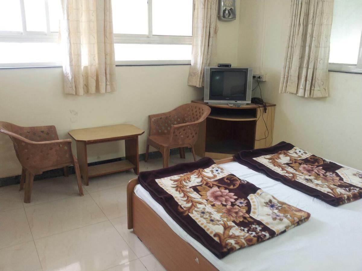 Sarang Lodging&Boarding Villa Satara Bagian luar foto