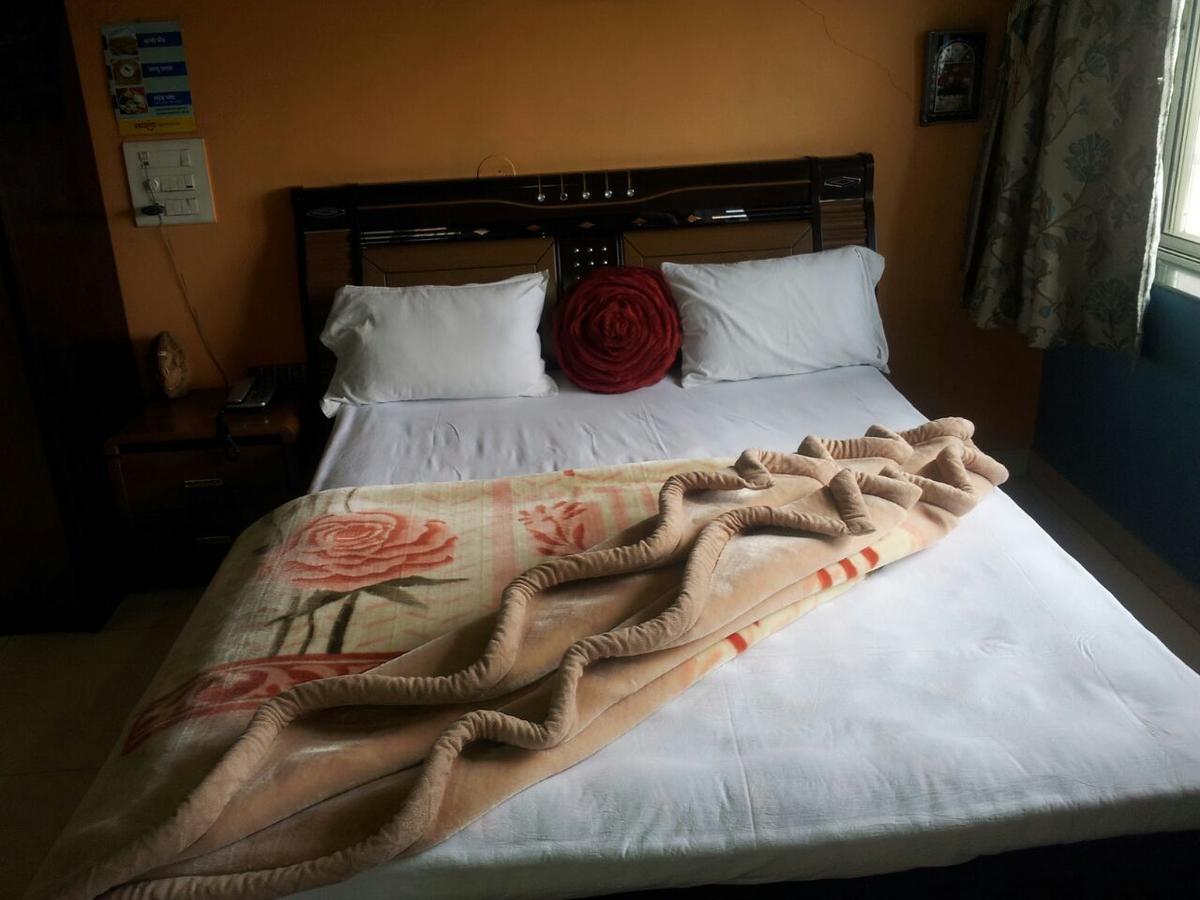 Sarang Lodging&Boarding Villa Satara Bagian luar foto