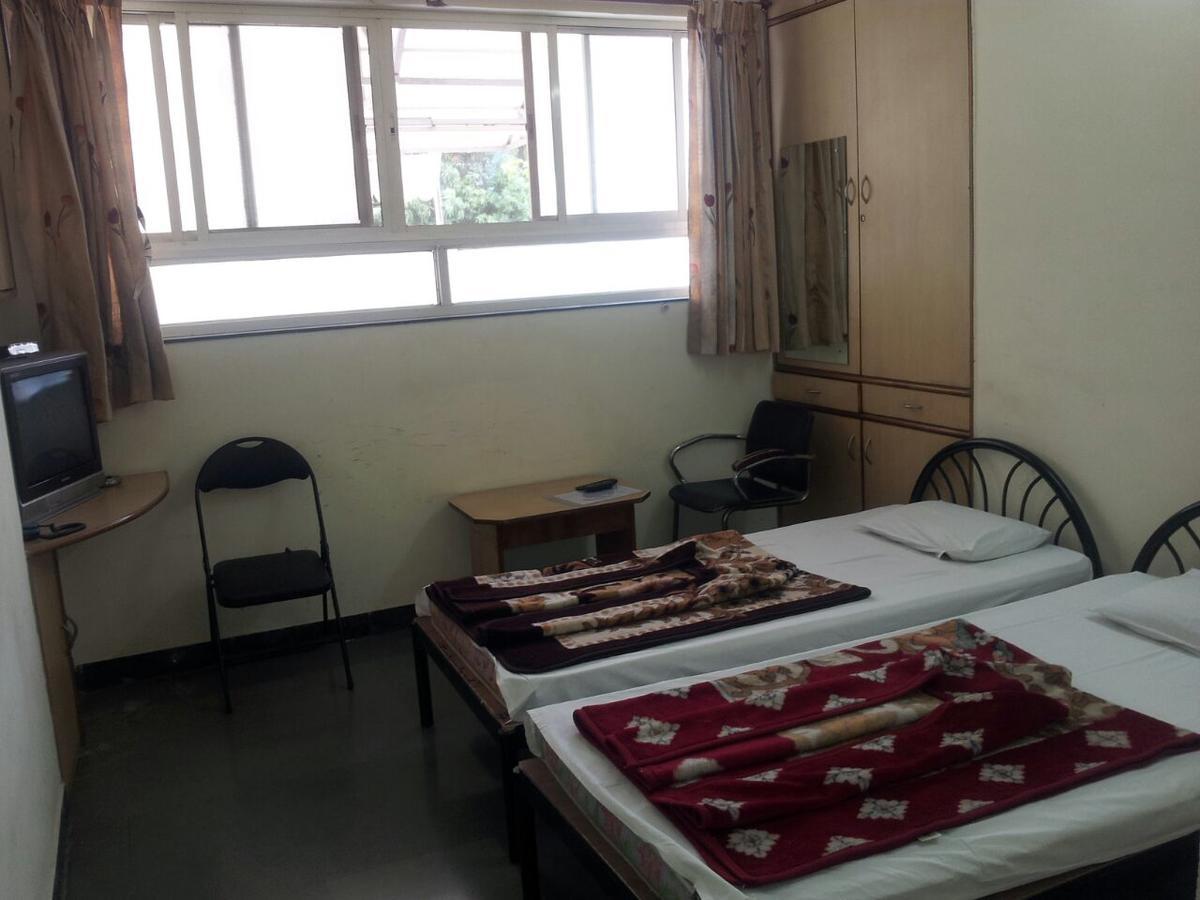 Sarang Lodging&Boarding Villa Satara Bagian luar foto