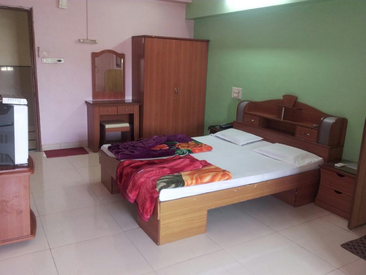 Sarang Lodging&Boarding Villa Satara Bagian luar foto