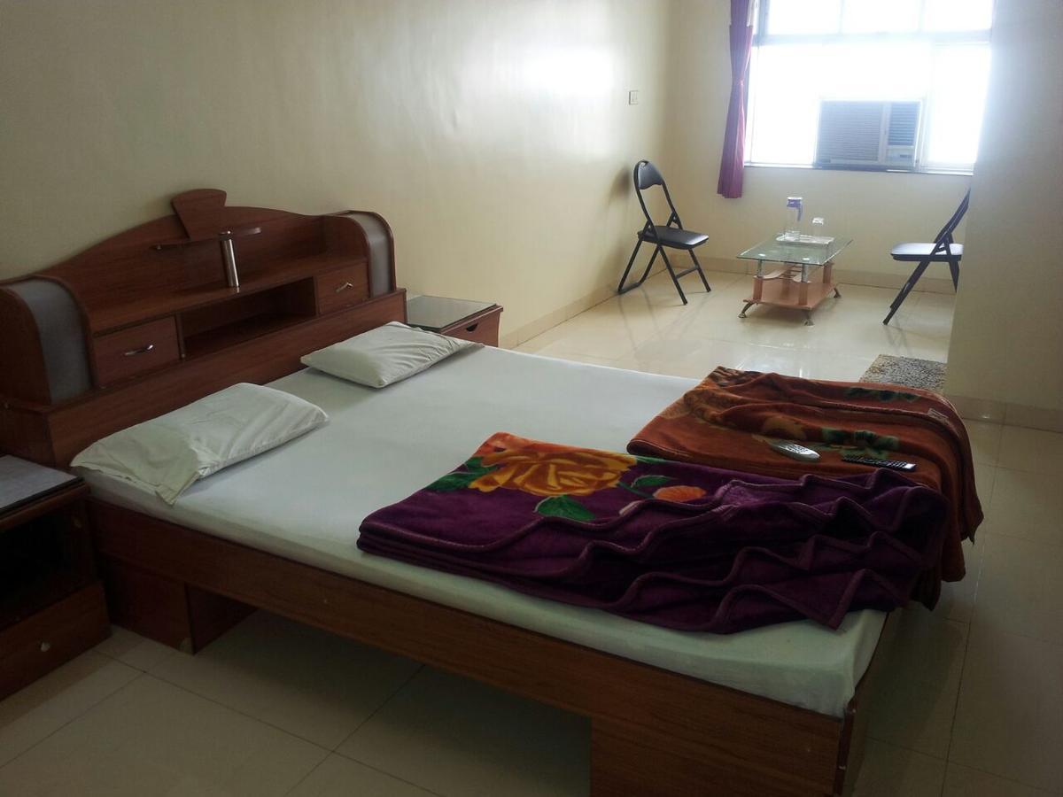 Sarang Lodging&Boarding Villa Satara Bagian luar foto