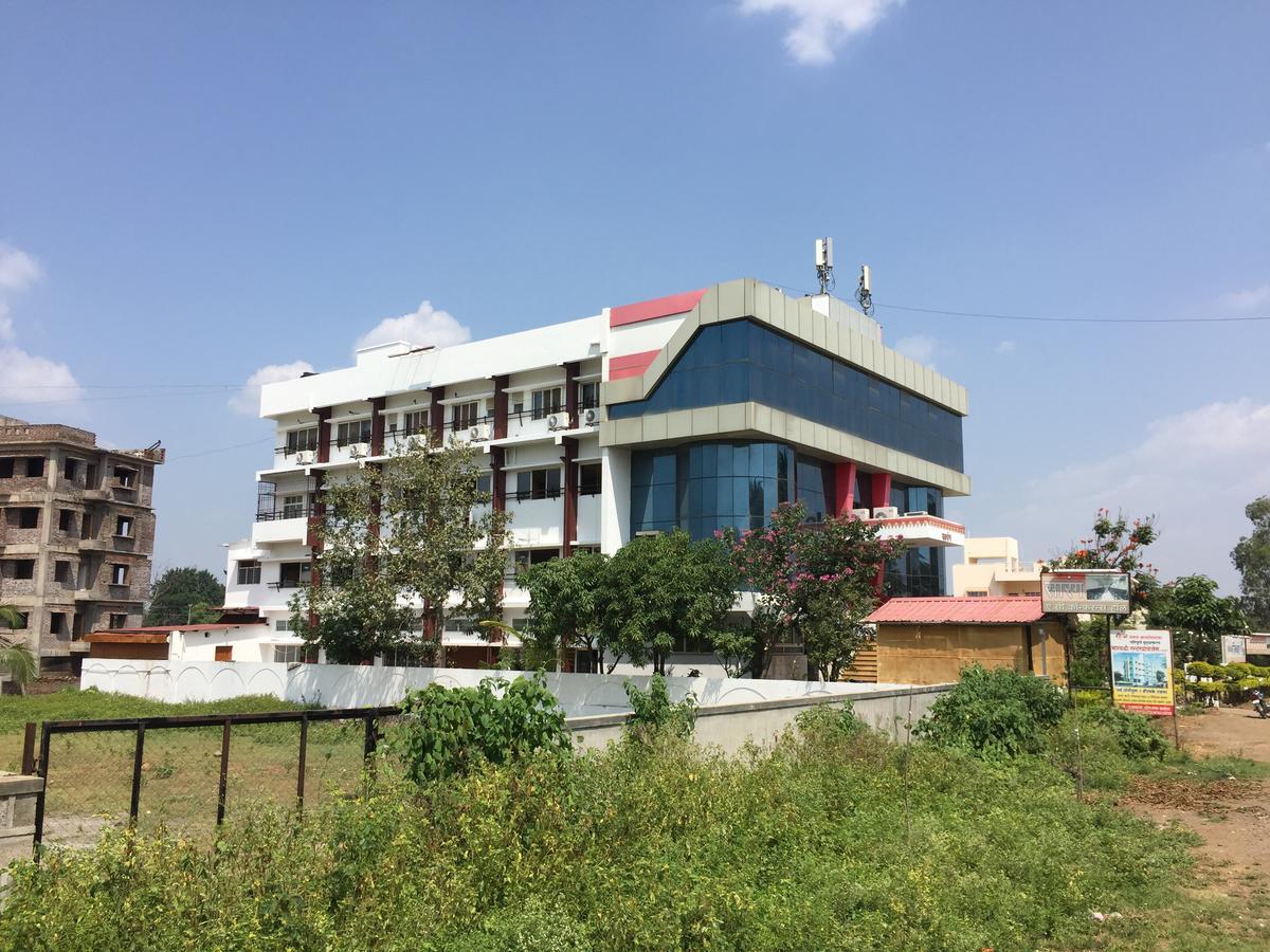 Sarang Lodging&Boarding Villa Satara Bagian luar foto