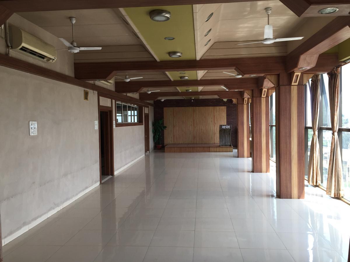 Sarang Lodging&Boarding Villa Satara Bagian luar foto