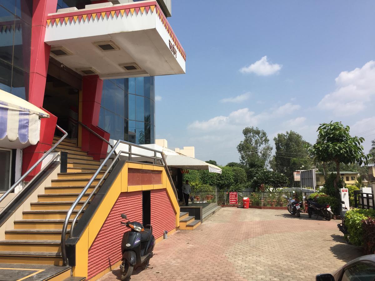 Sarang Lodging&Boarding Villa Satara Bagian luar foto