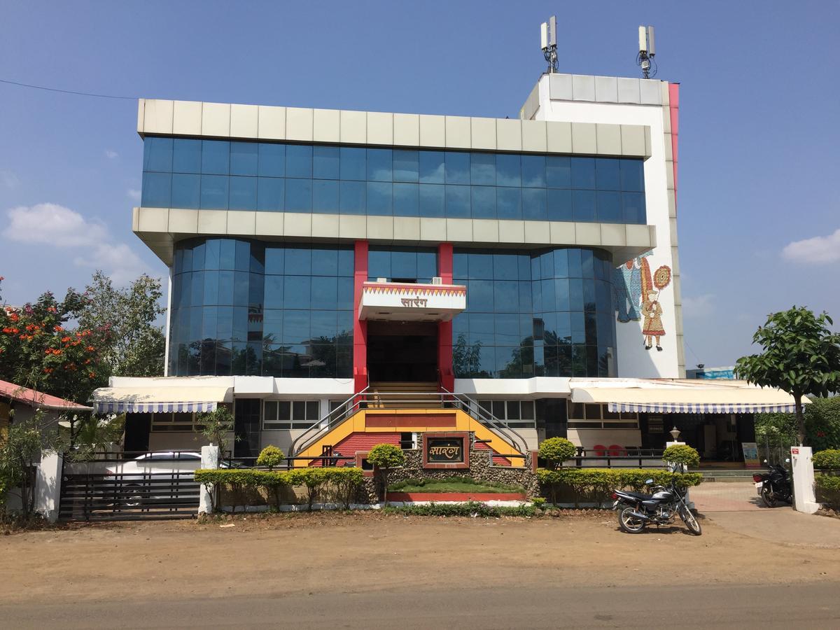 Sarang Lodging&Boarding Villa Satara Bagian luar foto