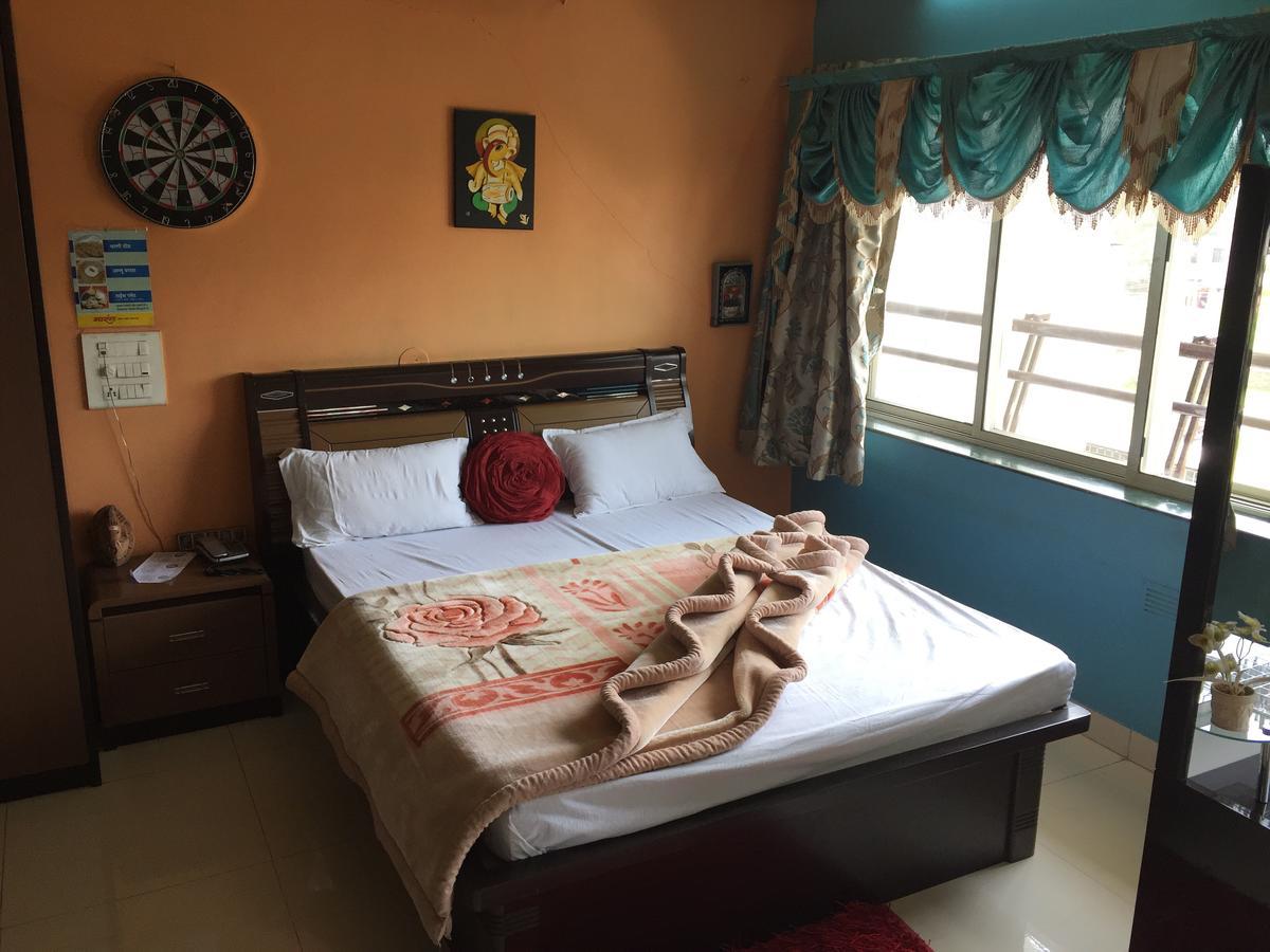 Sarang Lodging&Boarding Villa Satara Bagian luar foto