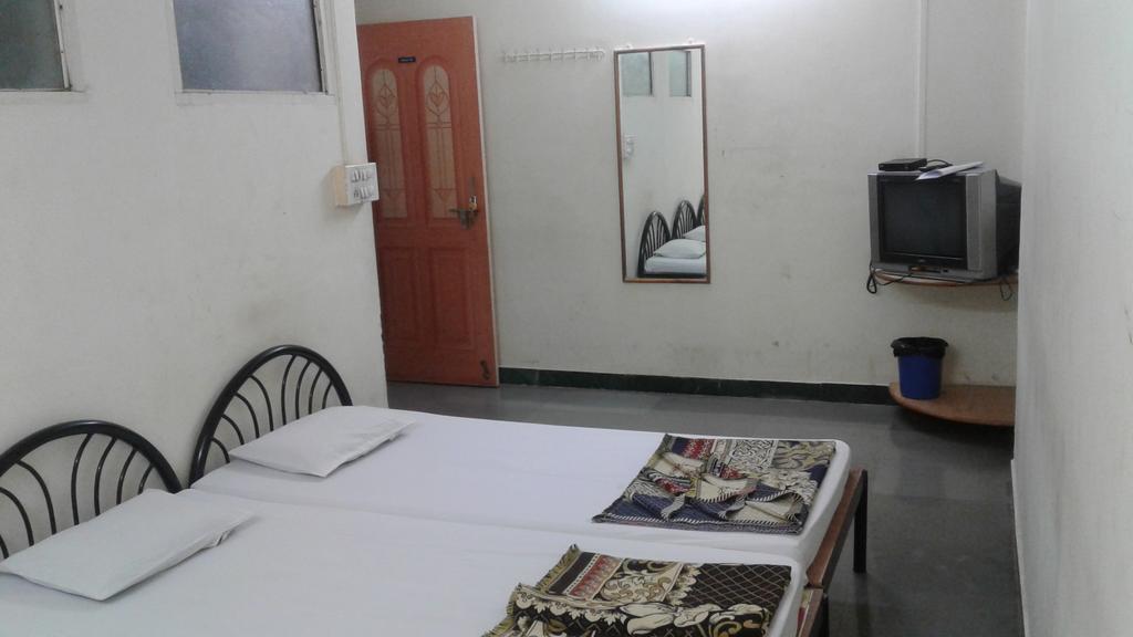 Sarang Lodging&Boarding Villa Satara Bagian luar foto